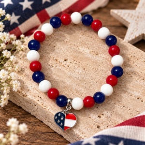 USA Amerika nemzeti színű karkötő szív charm medállal RENDELÉSRE készítjük - Meska.hu