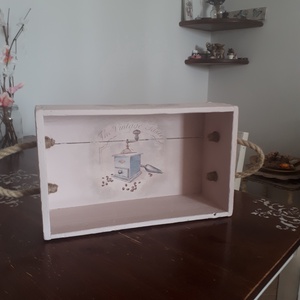 Egyedi vintage faláda, Otthon & Életmód, Tárolás & Rendszerezés, Láda, Decoupage, transzfer és szalvétatechnika, Festett tárgyak, MESKA
