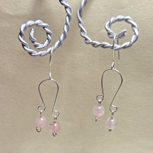 Lógós fülbevaló rózskvarccal - ékszer - fülbevaló - lógó fülbevaló - Meska.hu