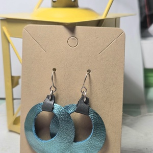 Bőr lógó fülbevaló - ékszer - fülbevaló - lógó fülbevaló - Meska.hu