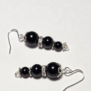 Fekete lógó fülbevaló - ékszer - fülbevaló - lógó fülbevaló - Meska.hu