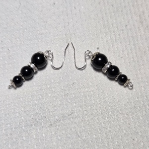 Fekete lógó fülbevaló - ékszer - fülbevaló - lógó fülbevaló - Meska.hu