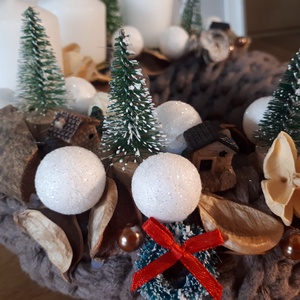 Adventi koszorú Horgolt Alapon - karácsony - adventi díszek - adventi ablakdekoráció - Meska.hu