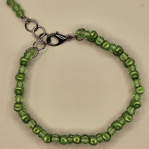 Zöld szellő karkötő  - ékszer - karkötő - gyöngyös karkötő - Meska.hu