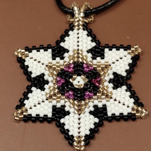 Lila csillagvirág medál, Ékszer, Nyaklánc, Gyöngyös nyaklánc, Ékszerkészítés, Gyöngyfűzés, gyöngyhímzés, MESKA