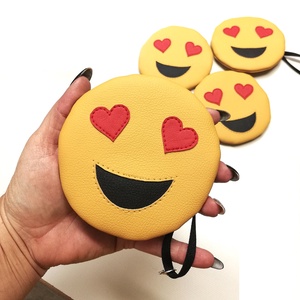 Emoji textilbőr kulcscsomótartó,kis tartóka,A szerelmes -  - Meska.hu