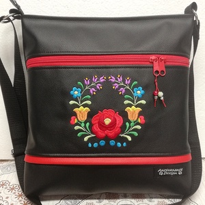 Hímzett 30x30-as pakolós válltáska oldaltáska fekete HungarianFolkart05, Táska & Tok, Kézitáska & válltáska, Vállon átvethető táska, Varrás, Hímzés, MESKA