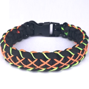 Simple Cobra X-style paracord karkötő kulcstartóval tukcsattal fekete-neonnarancs-neonzöld (csuklóméret 19-20cm) - ékszer - karkötő - fonott karkötő - Meska.hu