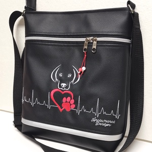  Női 26x30 crossbody oldaltáska - Szívdobogás Hímzett EKG szív tappancs kutya neszivel - táska & tok - kézitáska & válltáska - vállon átvethető táska - Meska.hu