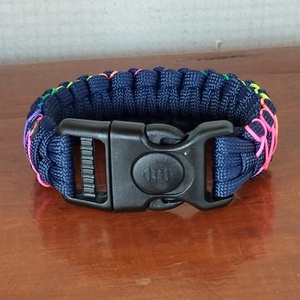 Designer túlélő paracord karkötő biztonsági csattal COBRA RIDER STITCH Navy kék szivárvány (csuklóméret 16-16,5cm) - ékszer - karkötő - fonott karkötő - Meska.hu