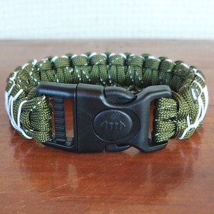 Designer Túlélő Paracord Karkötő Biztonsági Csattal COBRA RIDER STITCH ARMY Keki Fehér(Csuklóméret 19-20cm) - ékszer - karkötő - fonott karkötő - Meska.hu