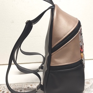 MAXIM BackPack L hátizsák - 3D hatású virágokkal púder és fekete alapon textilbőr pántokkal 36x28x16 - táska & tok - hátizsák - hátizsák - Meska.hu