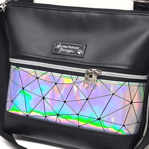 Bella crossbody oldaltáska  28x24cm - Fekete lézerhologram - táska & tok - kézitáska & válltáska - vállon átvethető táska - Meska.hu
