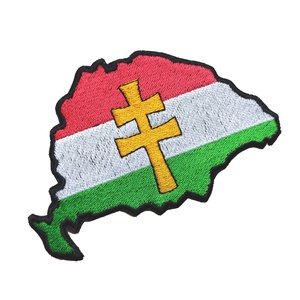 Vasalható varrható hímzett felvarró folt Nagy Magyarország kettőskereszttel 12x7,5cm, Kellékek & szerszámok, Méteráru, Felvarrható, vasalható kellék, Hímzés, MESKA