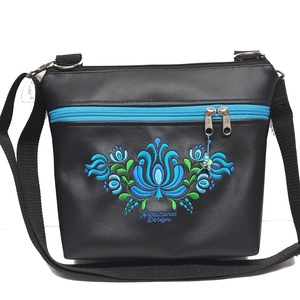Bella crossbody oldaltáska 28x24cm - Hímzett Matyó mintás Hungarian Folkart28 fekete-türkiz, Táska & Tok, Kézitáska & válltáska, Vállon átvethető táska, Varrás, Hímzés, MESKA