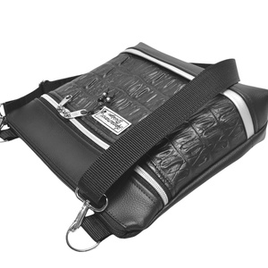 Bella crossbody oldaltáska 28x24cm - Elegáns fekete 3Dfekete ezüst cipzárral - táska & tok - kézitáska & válltáska - vállon átvethető táska - Meska.hu