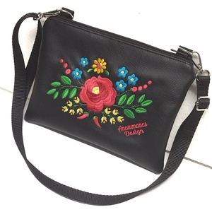 Elegáns hímzett borítéktáska Hungarian Folkart29 fekete-színes - táska & tok - kézitáska & válltáska - vállon átvethető táska - Meska.hu