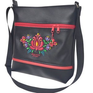 Hímzett 30x30-as Matyó virágos pakolós szett HungarianFolkart28 táska+neves neszi+kulcstartó - táska & tok - táska szett - Meska.hu Hímzett 30x30-as Matyó virágos pakolós szett HungarianFolkart28 táska+neves neszi+kulcstartó - táska & tok - táska szett - Meska.hu