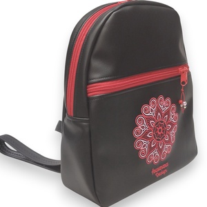 Back Pack M hátizsák - Hímzett mandalás, fekete-piros, textilbőr pántokkal (mandala002) 33x27x10 - táska & tok - hátizsák - hátizsák - Meska.hu