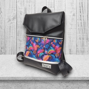 Karnevál - Bőrpántos fedélrészes pakolós Liza hátizsák 4 zsebbel 36x30x8cm - táska & tok - hátizsák - hátizsák - Meska.hu