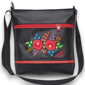 Hímzett 30x30-as pakolós kalocsai virágos válltáska oldaltáska fekete HungarianFolkart07, Táska & Tok, Kézitáska & válltáska, Vállon átvethető táska, Varrás, Hímzés, MESKA