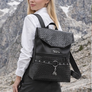 Elegáns szegecselt vadócka - Bőrpántos fedélrészes pakolós Liza hátizsák 4 zsebbel 36x30x8cm, Táska & Tok, Hátizsák, Hátizsák, Varrás, MESKA