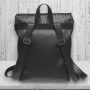 Elegáns szegecselt vadócka - Bőrpántos fedélrészes pakolós Liza hátizsák 4 zsebbel 36x30x8cm - táska & tok - hátizsák - hátizsák - Meska.hu