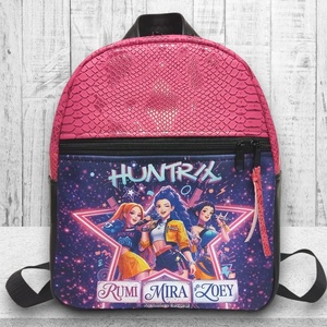 HUNTR/X-Huntrix K-pop démonvadászok DORINA-M hátizsák fekete-pink 29x24x10 - Meska.hu