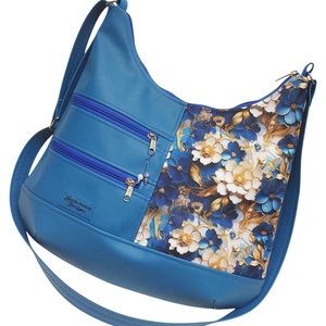 MAXI sokzsebes felemás textilbőr pakolós táska Aranyló virágok kék alapon textilbőr pánttal - táska & tok - kézitáska & válltáska - nagy pakolós táska - Meska.hu