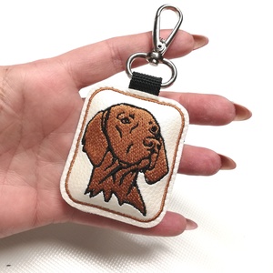Hímzett magyar vizsla kutya kulcstartó karabinerrel, Táska & Tok, Kulcstartó & Táskadísz, Kulcstartó, Varrás, Hímzés, Hímzett textilbőr táskadísz,kulcstartó,kabala :)

Kiváló ajándék lehet barátnődnek,

gyermekednek,á..., MESKA