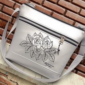 Bella crossbody oldaltáska 28x24cm - Hímzett rózsák ezüst alapon - táska & tok - kézitáska & válltáska - vállon átvethető táska - Meska.hu