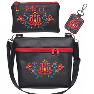 Bella crossbody oldaltáska szett neves pénztárcával kulcstartóval 28x24cm - Hímzett Matyó virágos Hungarian Folkart28 - Meska.hu