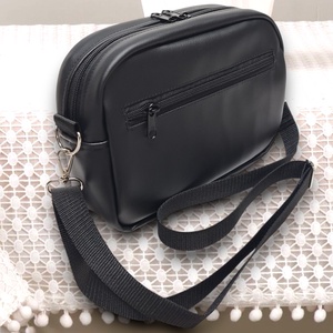 Helena crossbody oldaltáska testtáska övtáska 22x17x7cm - Fekete alapon Rose sellőhologramos - táska & tok - kézitáska & válltáska - vállon átvethető táska - Meska.hu