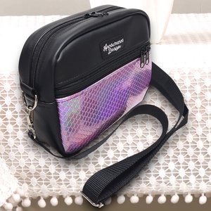 Helena crossbody oldaltáska testtáska övtáska 22x17x7cm - Fekete alapon Rose sellőhologramos - táska & tok - kézitáska & válltáska - vállon átvethető táska - Meska.hu