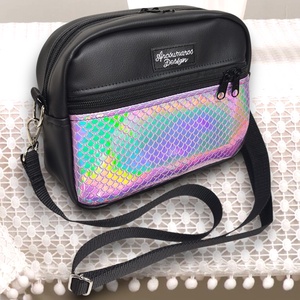 Helena crossbody oldaltáska testtáska övtáska 22x17x7cm - Fekete alapon Rose sellőhologramos - táska & tok - kézitáska & válltáska - vállon átvethető táska - Meska.hu
