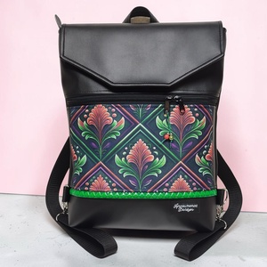 Designer mozaik paneles Fedélrészes 4 zsebes duplapántos hátizsák Modern tulipánok - Meska.hu