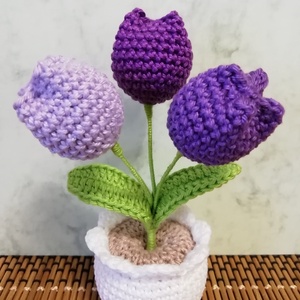 Horgolt tulipáncsokor kaspóban, Otthon & Életmód, Dekoráció, Asztal és polc dekoráció, Asztaldísz, Horgolás, Varrás, MESKA