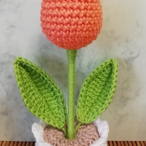 Horgolt tulipán kaspóban, Otthon & Életmód, Dekoráció, Asztal és polc dekoráció, Asztaldísz, Horgolás, Varrás, MESKA