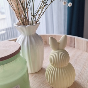 Kézműves gipsz bordázott nyuszi dekoráció / tavaszi, húsvéti dekor, Ünnepi díszek, dekorációk, Húsvéti díszek és dekorációk, Húsvéti asztaldíszek, Gipszöntés, MESKA