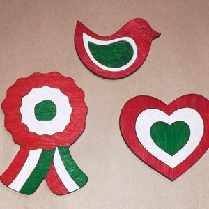 Fa anyagból készült kokárda  - Meska.hu