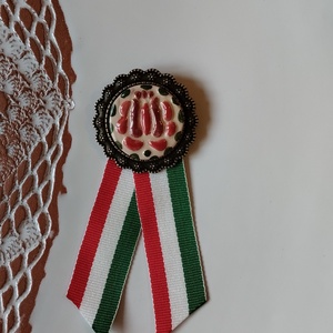 Kerámia kokárda - ékszer - kitűző és bross - Meska.hu