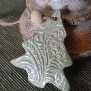 Kerámia fenyődísz  - karácsony - karácsonyi lakásdekoráció - karácsonyfadíszek - Meska.hu