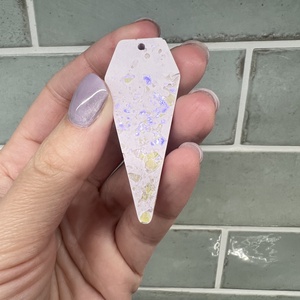 Egyedi, csillámpelyhes, halványlila nyaklánc - esküvő - ékszer - nyaklánc - Meska.hu