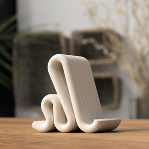 Bordázott telefontartó � 3D nyomtatott modern kiegészítő, Otthon & Életmód, Tárolás & Rendszerezés, Asztali telefontartó, Újrahasznosított alapanyagból készült termékek, MESKA