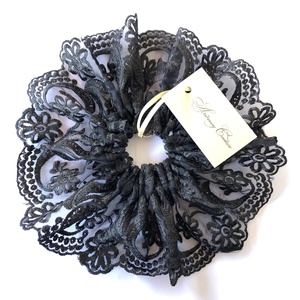 Andrassy Couture fekete csipke hajgumi - ruha & divat - hajdísz & hajcsat - hajgumi - Meska.hu