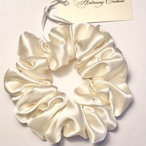 Andrassy Couture vajszínű hernyóselyem hajgumi, Ruha & Divat, Hajdísz & Hajcsat, Hajgumi, Varrás, MESKA