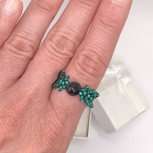 Andrassy Couture türkizzöld üveggyöngy gyűrű  - ékszer - gyűrű - figurális gyűrű - Meska.hu
