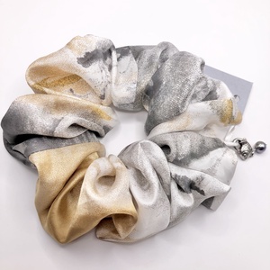 Andrassy Couture arany-ezüst-fehér gyöngyhalászhajgumi - ruha & divat - hajdísz & hajcsat - hajgumi - Meska.hu