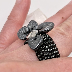 Andrassy Couture grafitszürke gyöngy gyűrű Swarovski kristállyal - Meska.hu