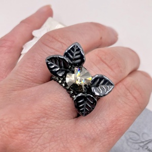 Andrassy Couture grafitszürke gyöngy gyűrű Swarovski kristállyal - ékszer - gyűrű - figurális gyűrű - Meska.hu